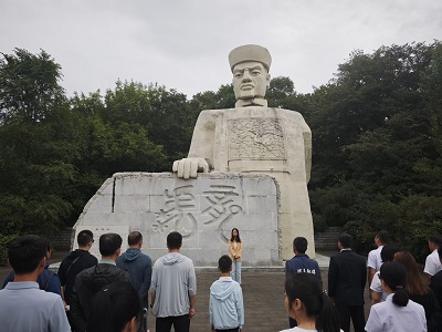 琿春市農(nóng)機(jī)推廣站赴吳大澂石雕參加愛國主義教育活動